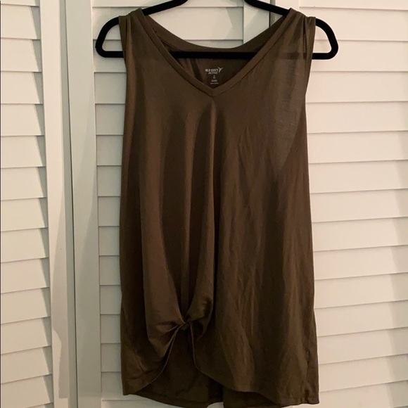 Old Navy twist back tank 🤞🏼 - Picture 3 of 5